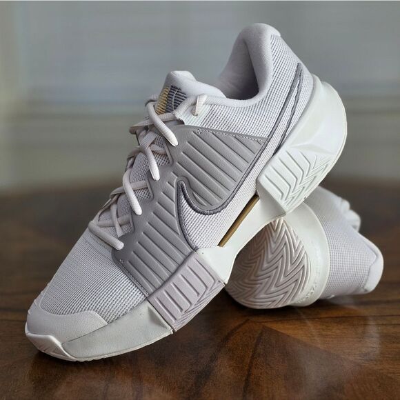 Nike GP Challenge Pro Premium Tennis Shoes Men's 9.5 Phantom Grey Gold HC New LE - Picture 1 of 16